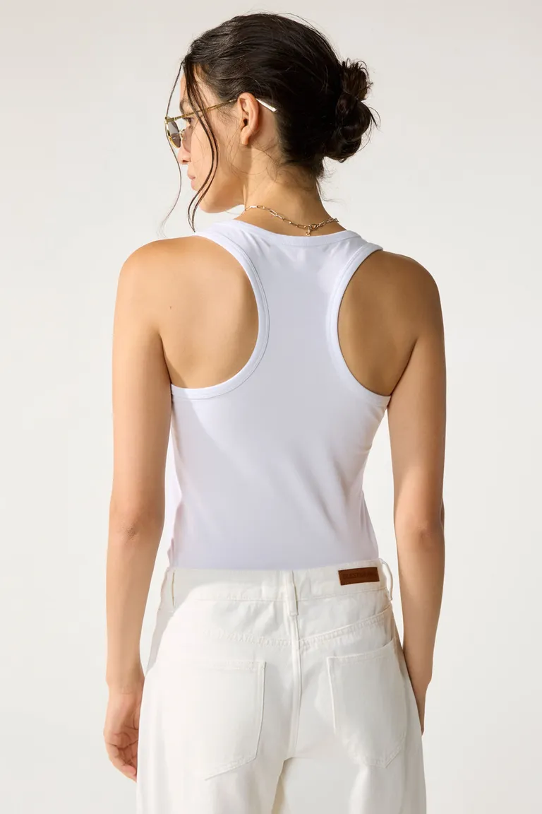 Musculosa de algodón elástica y deportiva para mujer de Cuesta Blanca en Remeras para argentina