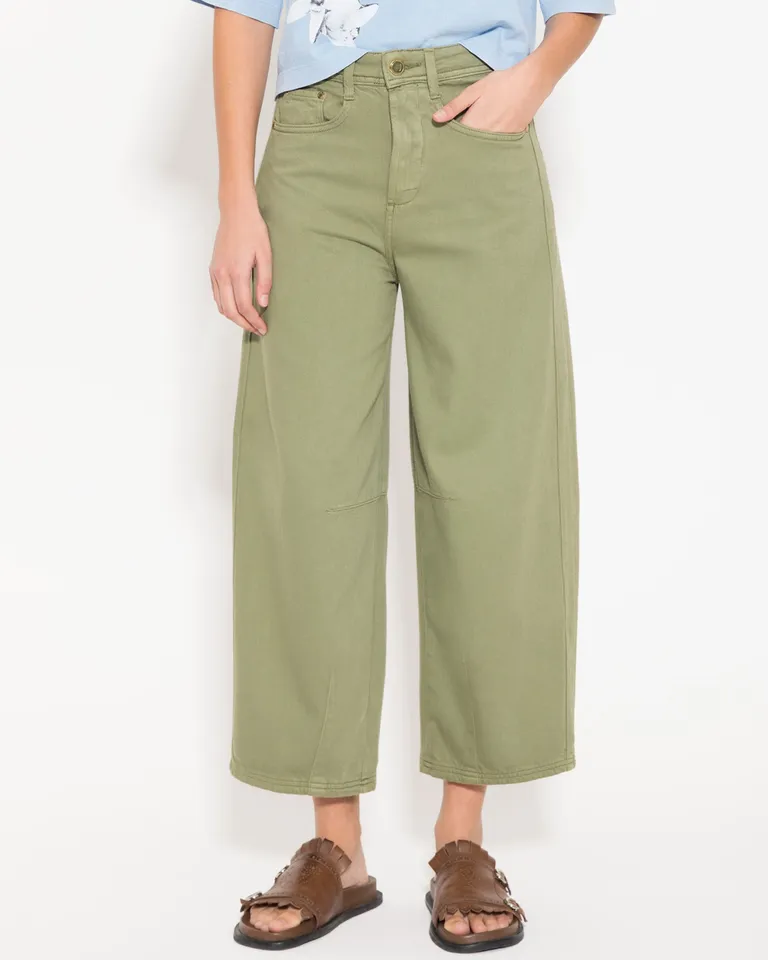 Pantalón de corte recto en color verde con detalles metálicos para mujer de Jazmin Chebar en Pantalones para argentina