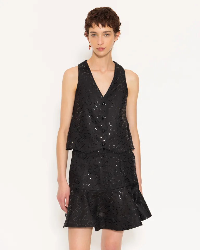 Chaleco con recortes y volados, diseño femenino y versátil de Jazmin Chebar en Chalecos para argentina