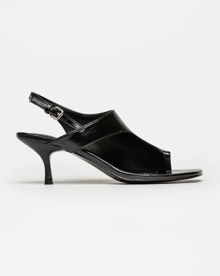 Sandalias de tacón medio con efecto cuero y hebilla regulable al tobillo de Prüne en Sandalias para argentina