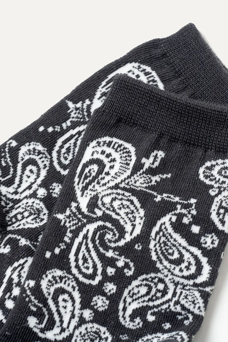 Medias de diseño paisley, un toque de estilo a tu guardarropa de 47 Street en Ropa Interior y Medias para argentina