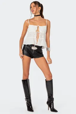 Micro shorts cuero sintético zippy de Edikted en Shorts para argentina