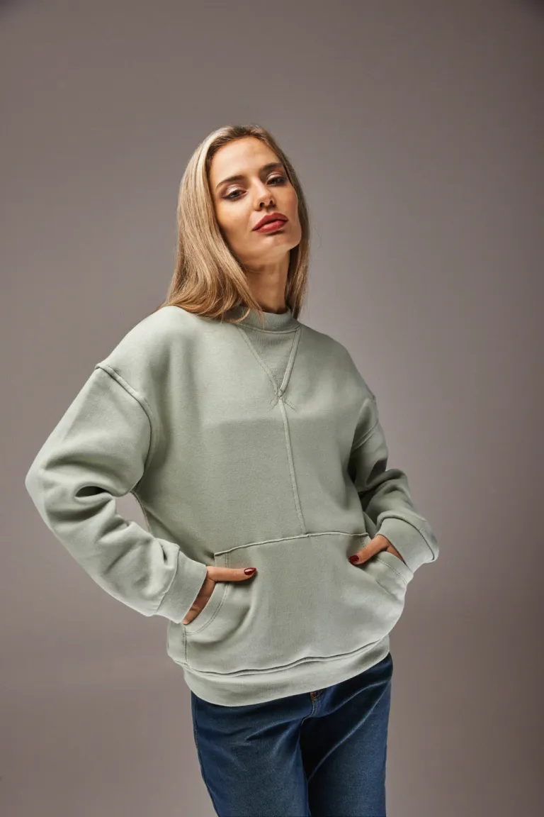 Buzo verde de mujer, prenda cómoda y versátil para un look casual y elegante de Apricot en Buzos y Sweaters para argentina