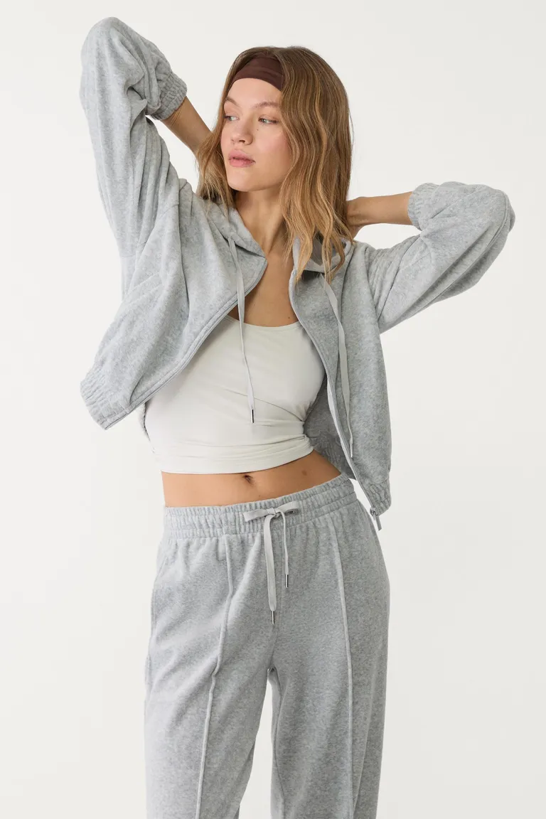 Buzo capucha terciopelo de Stradivarius en Buzos y Sweaters para argentina