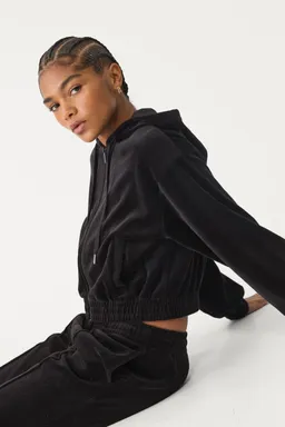 Buzo capucha terciopelo de Stradivarius en Buzos y Sweaters para argentina