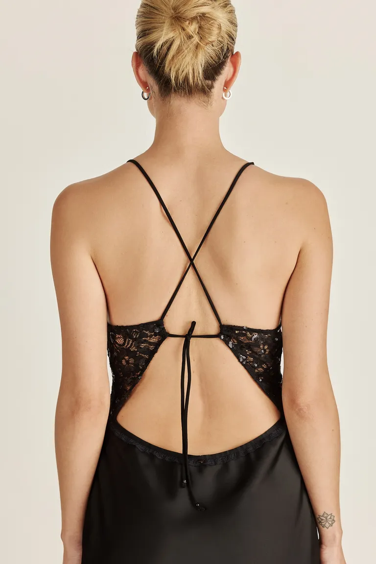 Vestido de noche satinado con encaje y lentejuelas para una apariencia sofisticada y elegante de Tucci en Vestidos para argentina