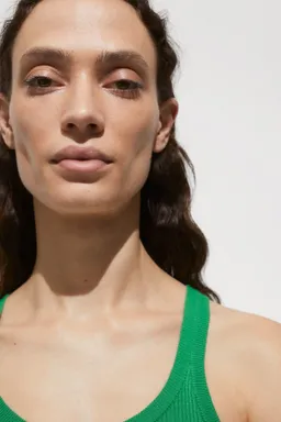 Top punto tirantes de Mango en Tops para argentina