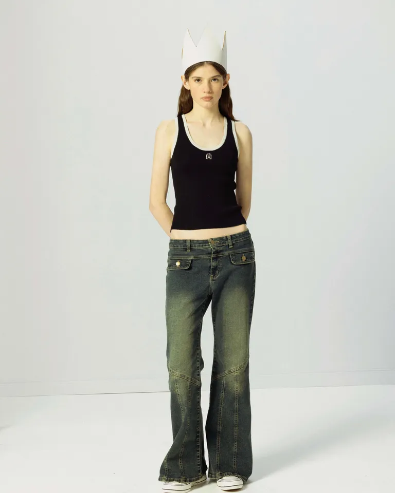 Pantalón de denim con silueta flare y detalles exclusivos para un look casual y moderno de Prüne en Pantalones para argentina