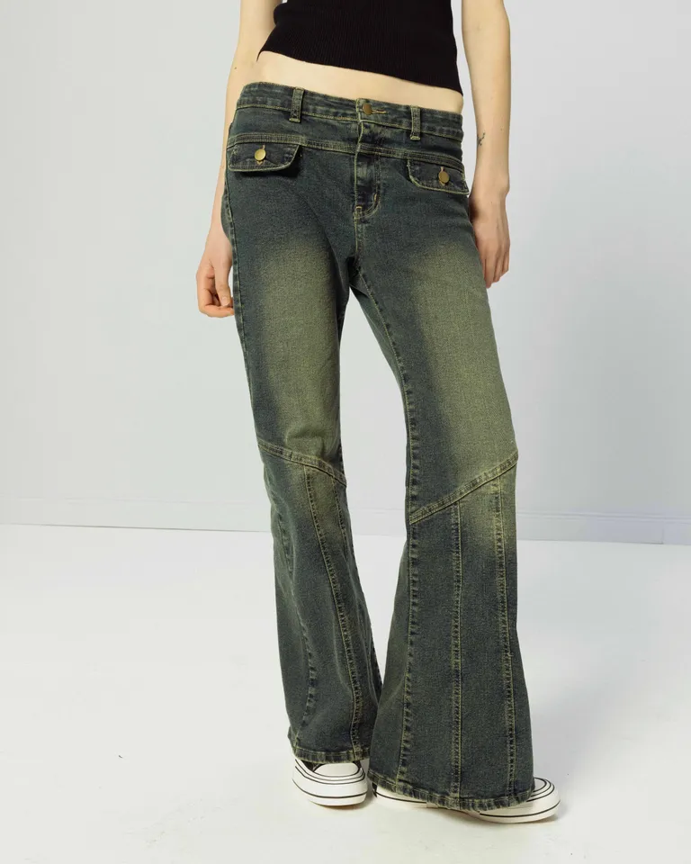 Pantalón de denim con silueta flare y detalles exclusivos para un look casual y moderno de Prüne en Pantalones para argentina