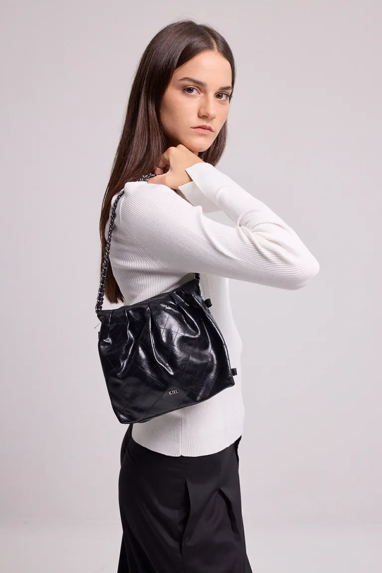 Mochila pequeña con acabado brillante y correas de cadena para uso diario de Kill en Mochilas para argentina