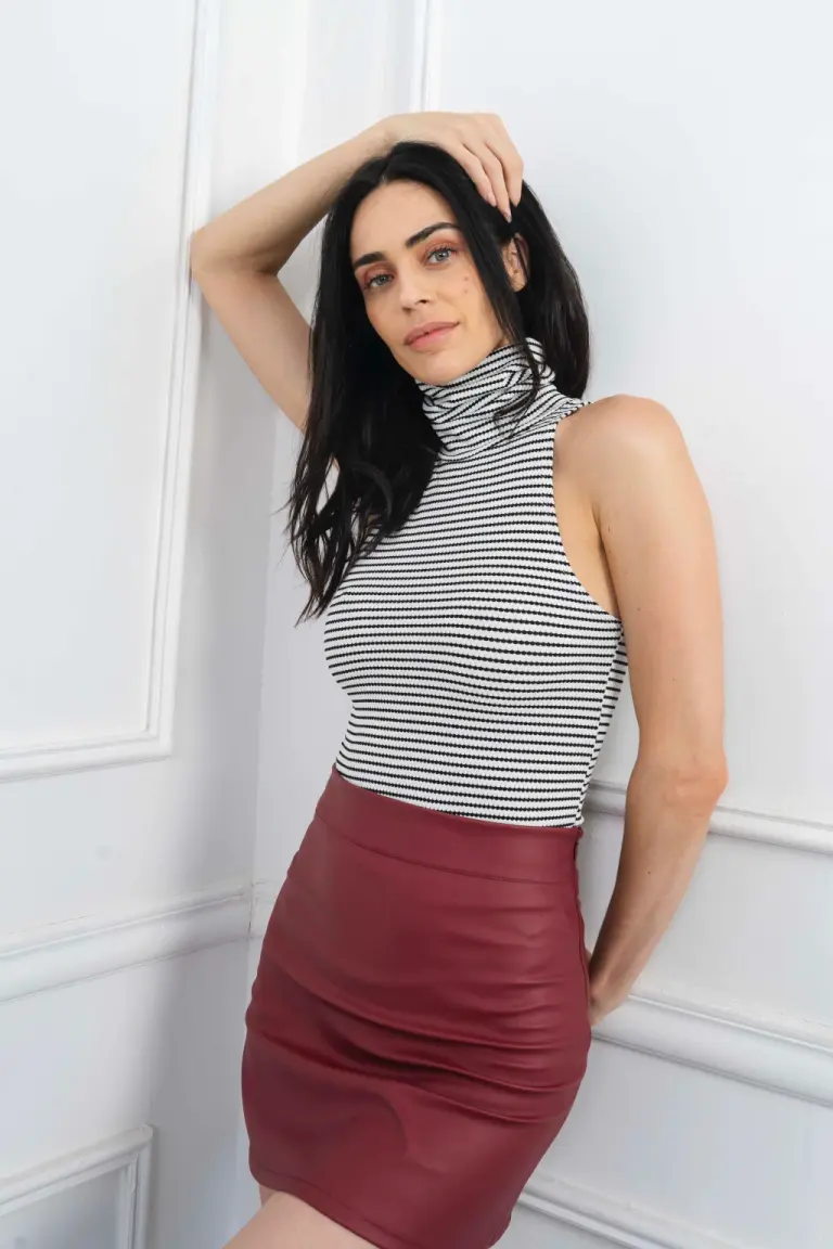 Top Escote Alto de Belle en Tops para argentina