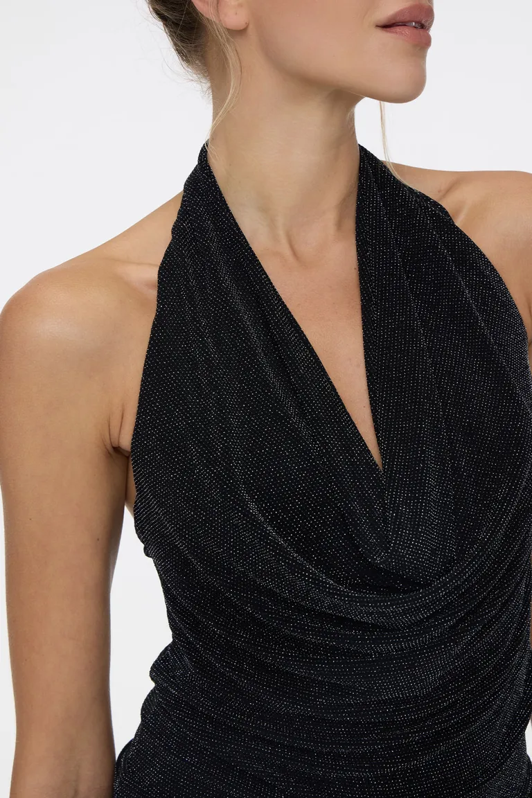 Top de mujer con cuello halter escote drapeado y acabado con brillo de Cuesta Blanca en Tops para argentina