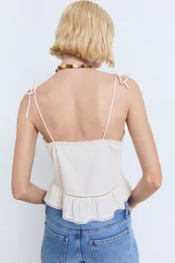 Top bordado con puntilla de Mango en Tops para argentina