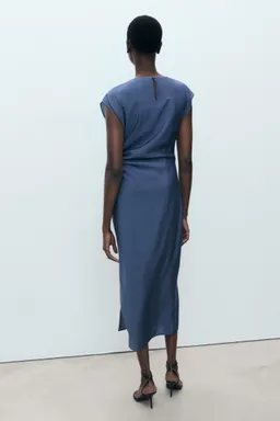 Vestido recto drapeado de Mango en Vestidos para argentina