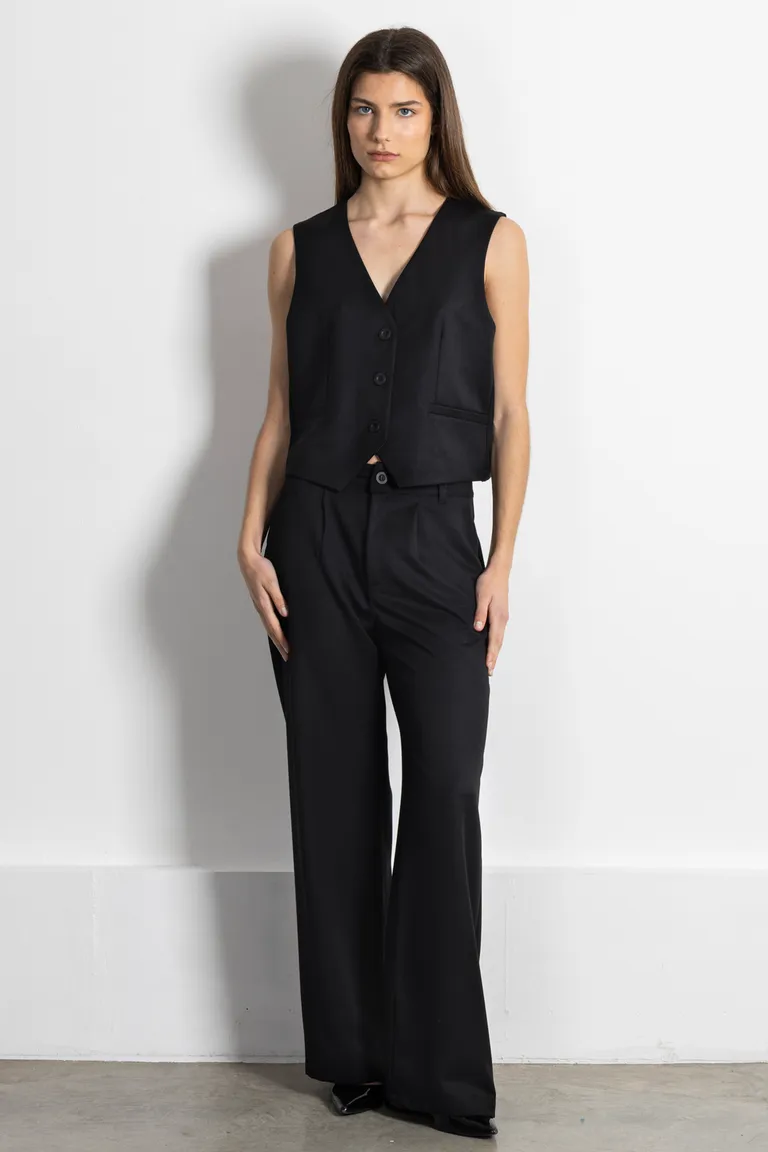 Pantalón negro de corte recto para mujer, diseño elegante y versátil de Kill en Pantalones para argentina