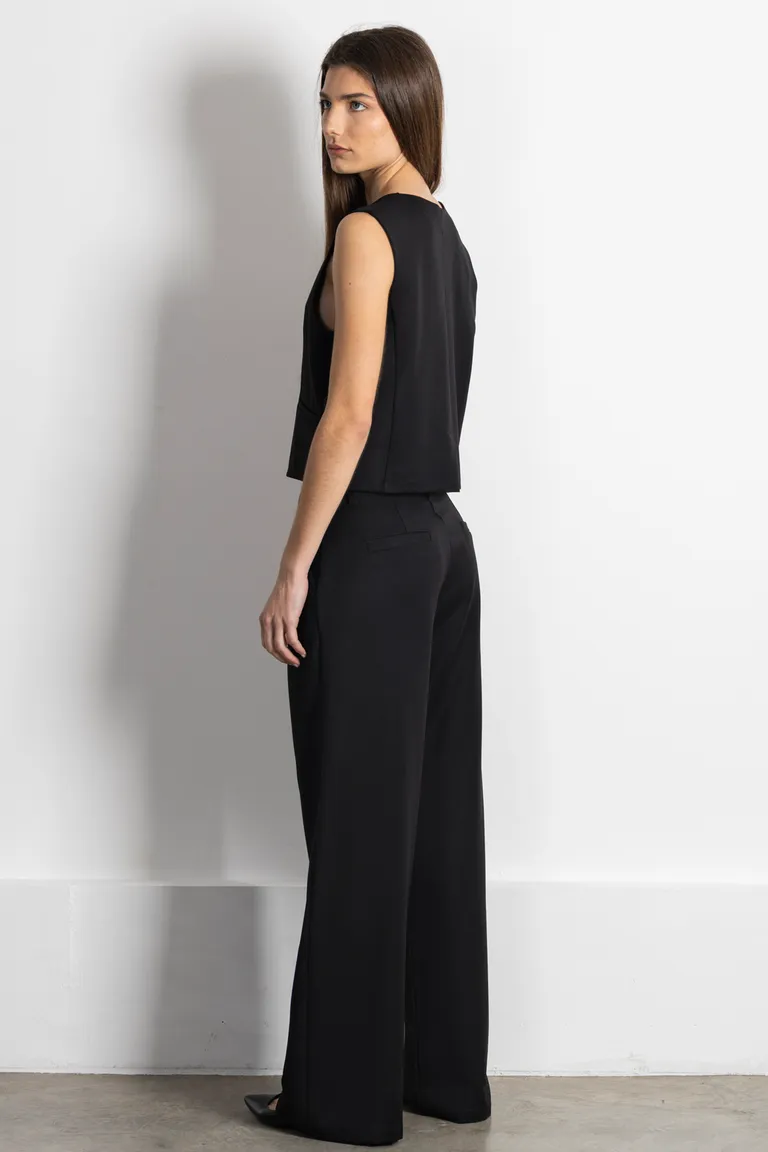 Pantalón negro de corte recto para mujer, diseño elegante y versátil de Kill en Pantalones para argentina
