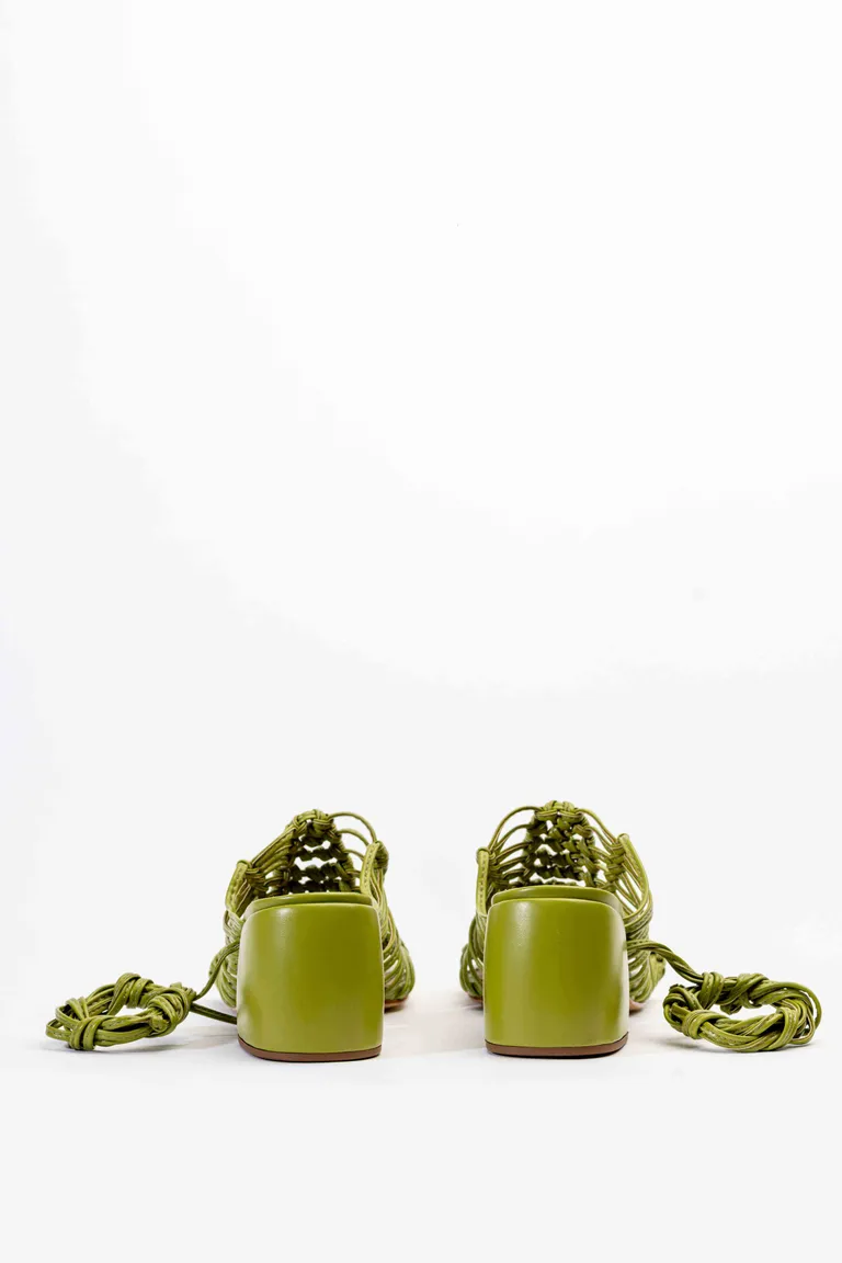 Sandalias romanas de tiras anudadas con taco ancho de 6 cm de Mishka en Sandalias para argentina