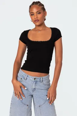 Remera priscilla con encaje de Edikted en Remeras para argentina