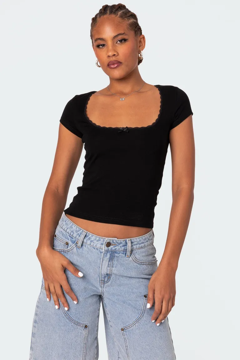 Remera priscilla con encaje de Edikted en Remeras para argentina
