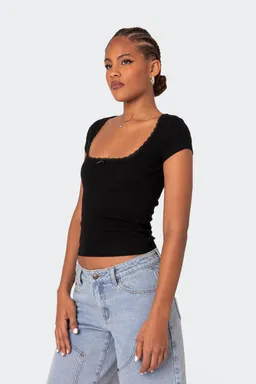 Remera priscilla con encaje de Edikted en Remeras para argentina