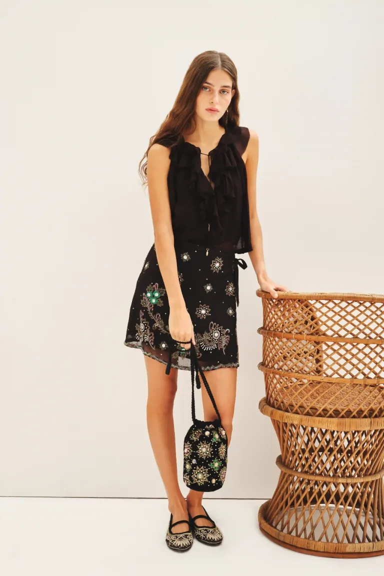 Falda corta cruzada con bordados florales hechos a mano de Rapsodia en Faldas para argentina