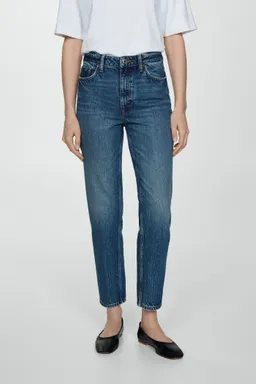 Jeans mom tiro alto de Mango en Pantalones para argentina