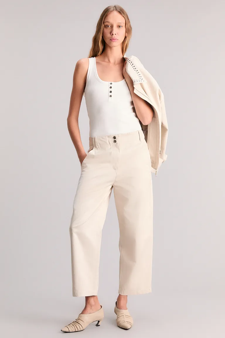 Pantalón tiro medio regular fit con bolsillos y cinturón regulable de Kosiuko en Pantalones para argentina