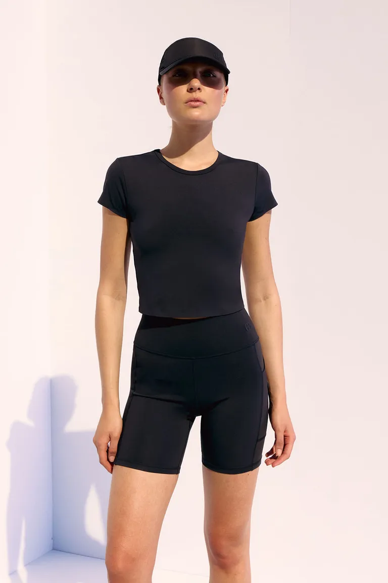 Remera de manga corta y escote redondo, confeccionada en material suave y confortable de Portsaid en Remeras para argentina