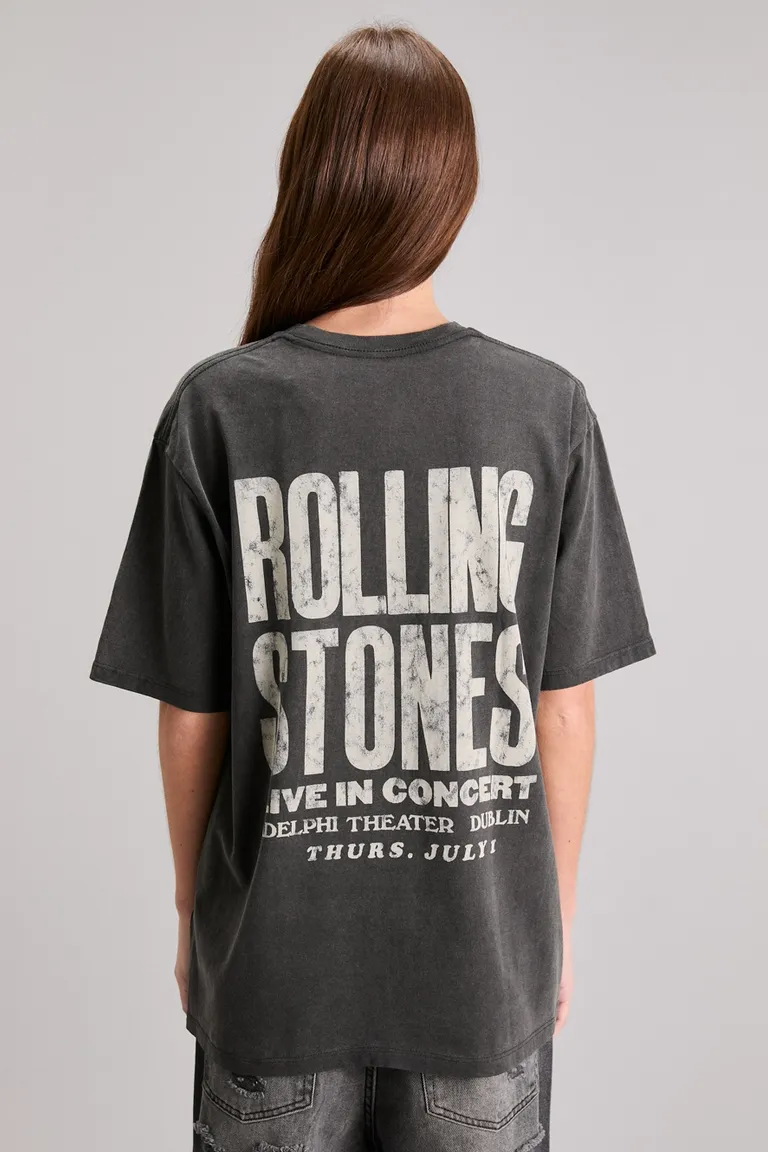 Remera de estilo vintage con estampa gráfica en color negro de corte oversize de Kosiuko en Remeras para argentina