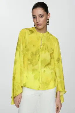 Blusa estampada manga acampanada de Mango en Blusas para argentina