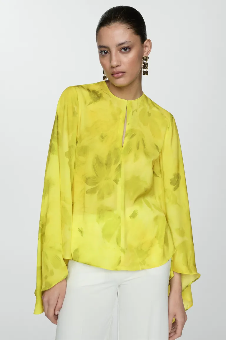 Blusa estampada manga acampanada de Mango en Blusas para argentina
