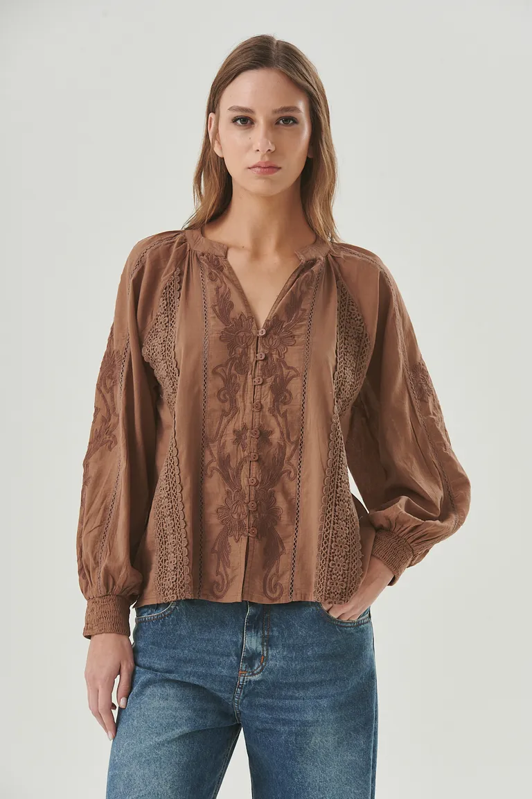 Camisa marrón para mujer con diseño elegante y sofisticado de Sweet en Camisas para argentina
