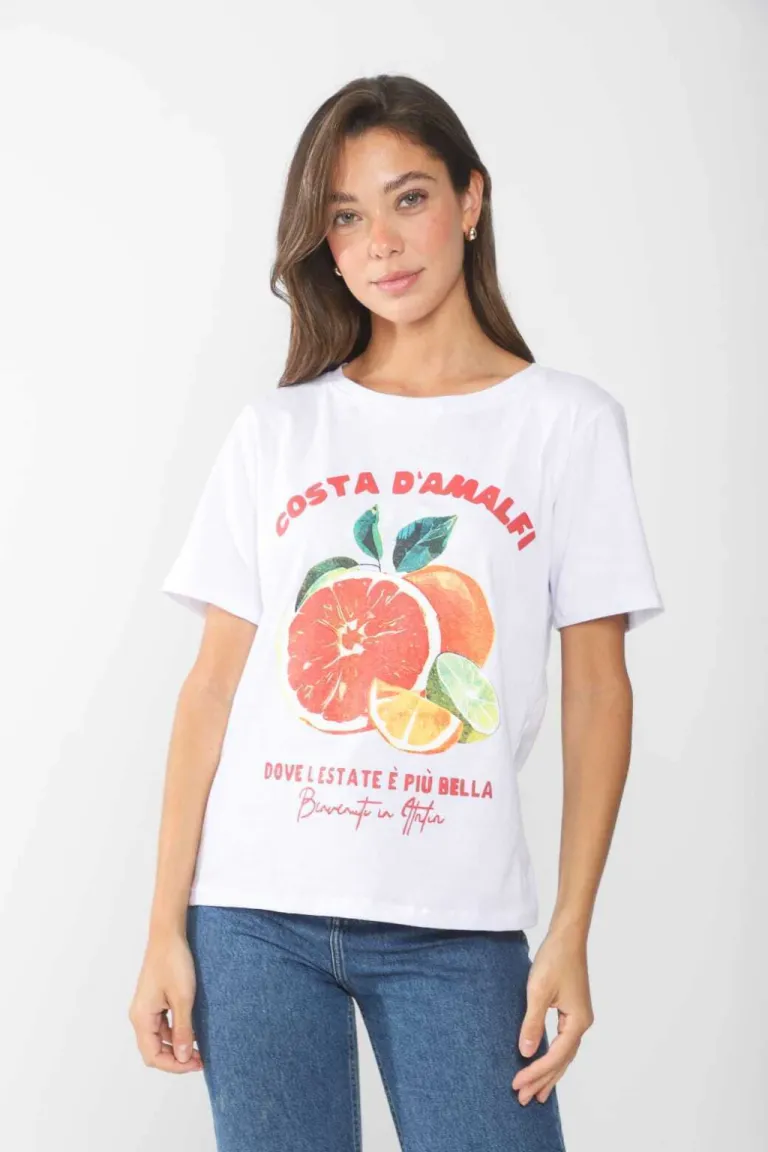 Remera blanca con estampa de frutas cítricas, un diseño fresco y veraniego de Belle en Remeras para argentina