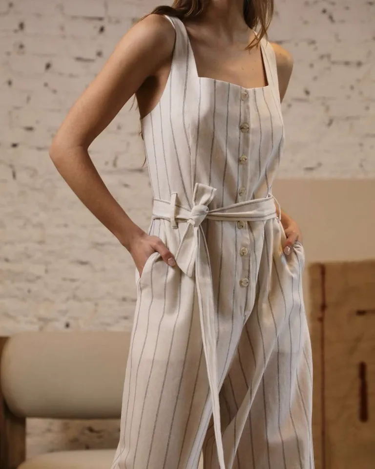 Mono largo con escote cuadrado, bolsillos y lazo ajustable en la cintura de Hesed en Monos para argentina