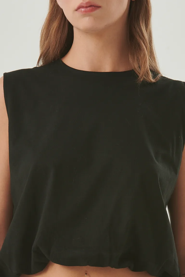 Remera sin mangas con efecto globo en el ruedo, perfecta para un look trendy y cómodo de Sweet en Remeras para argentina