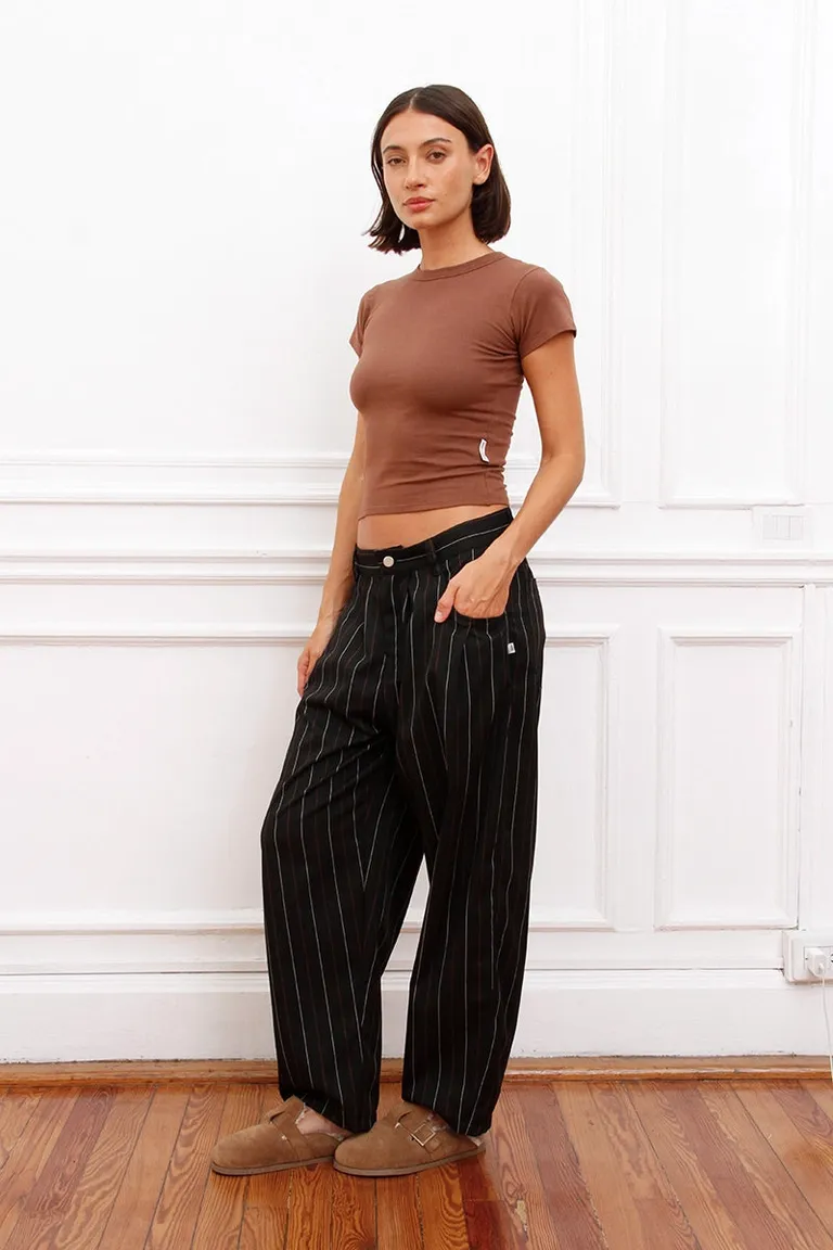 Remera de corte entallado con cuello redondo y manga corta para uso diario de Sofia Sarkany en Remeras para argentina