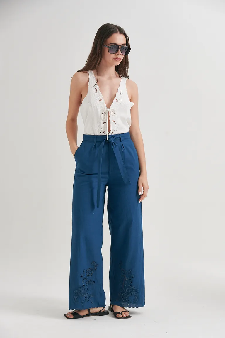 Pantalón palazzo con bordados florales, corte amplio y cintura alta de Sweet en Pantalones para argentina