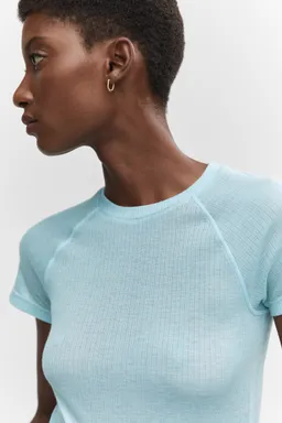 Remera detalle costura de Mango en Remeras para argentina