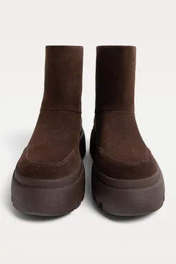 Botines track cuero de Stradivarius en Botas y Botinetas para argentina