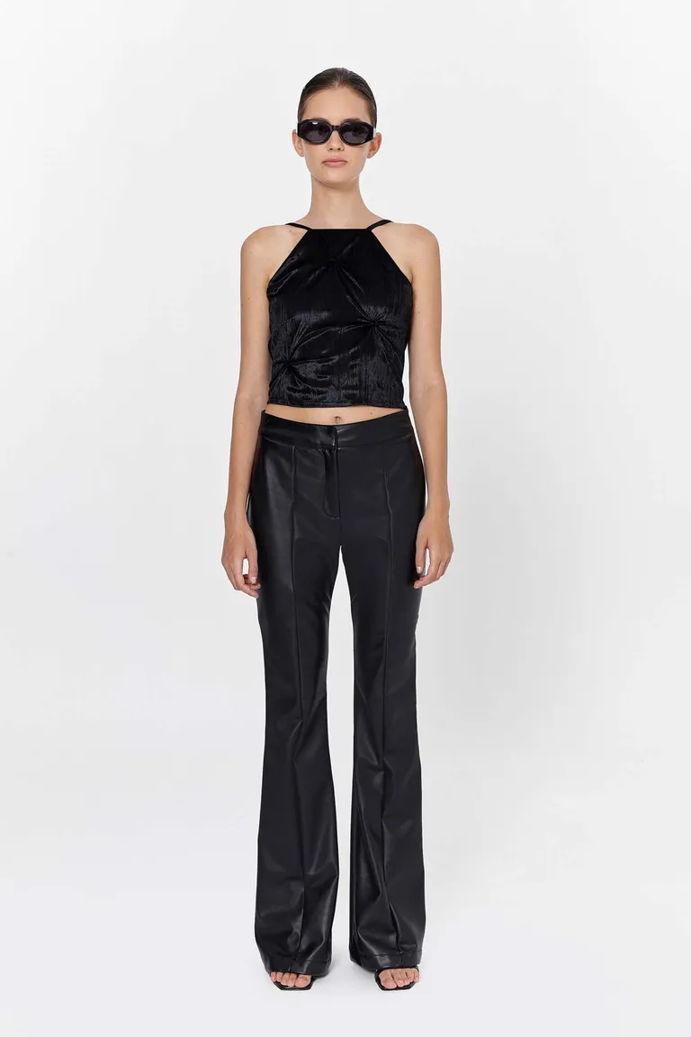 Top elegante de velvet con diseño drapeado y escote halter de Naíma en Tops para argentina