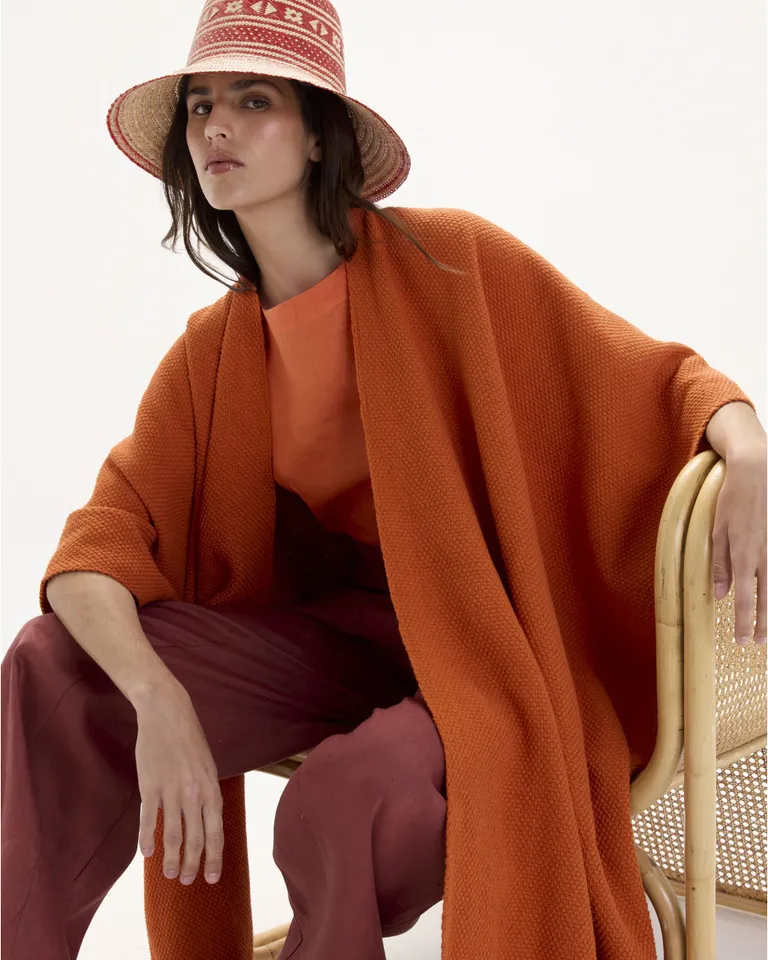 Ruana Tejida a Mano con Flecos Cortos - Acabado Artesanal y Sofisticado de Blue Sheep en Capas y Ponchos para argentina