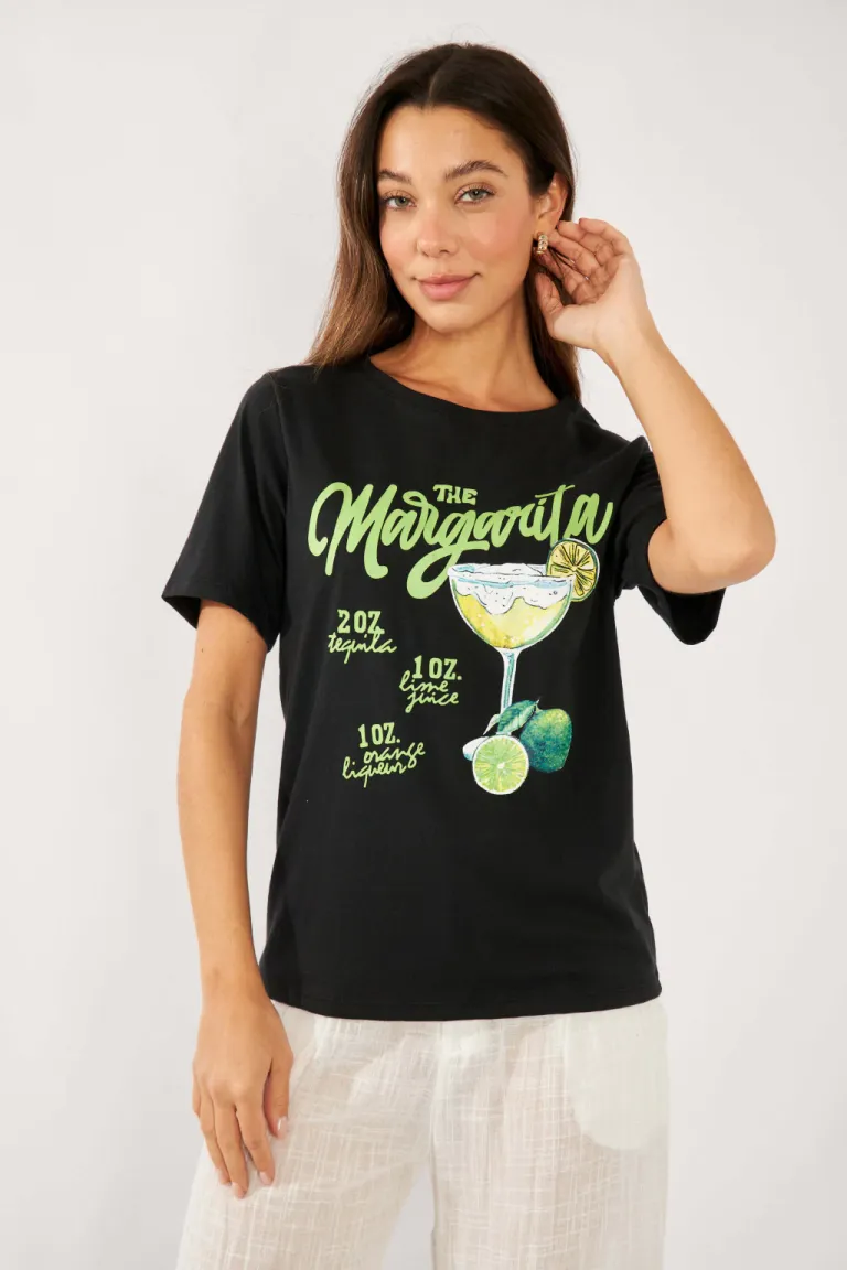 Remera negra con estampado de cóctel de margarita de Belle en Remeras para argentina