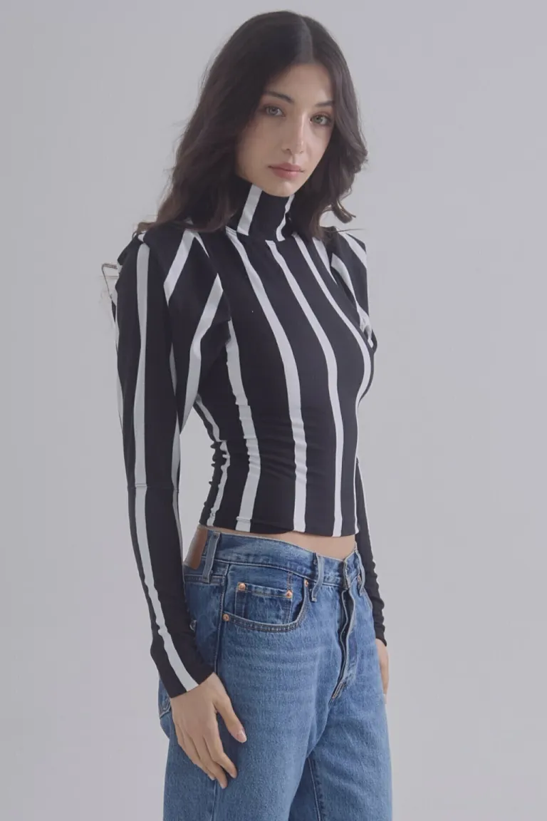 Polera de Rayas Blancas y Negras con Mangas Princess y Pinzas en los Hombros de Belle en Remeras para argentina