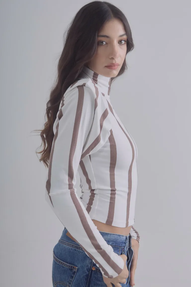 Polera de Rayas Blancas y Negras con Mangas Princess y Pinzas en los Hombros de Belle en Remeras para argentina