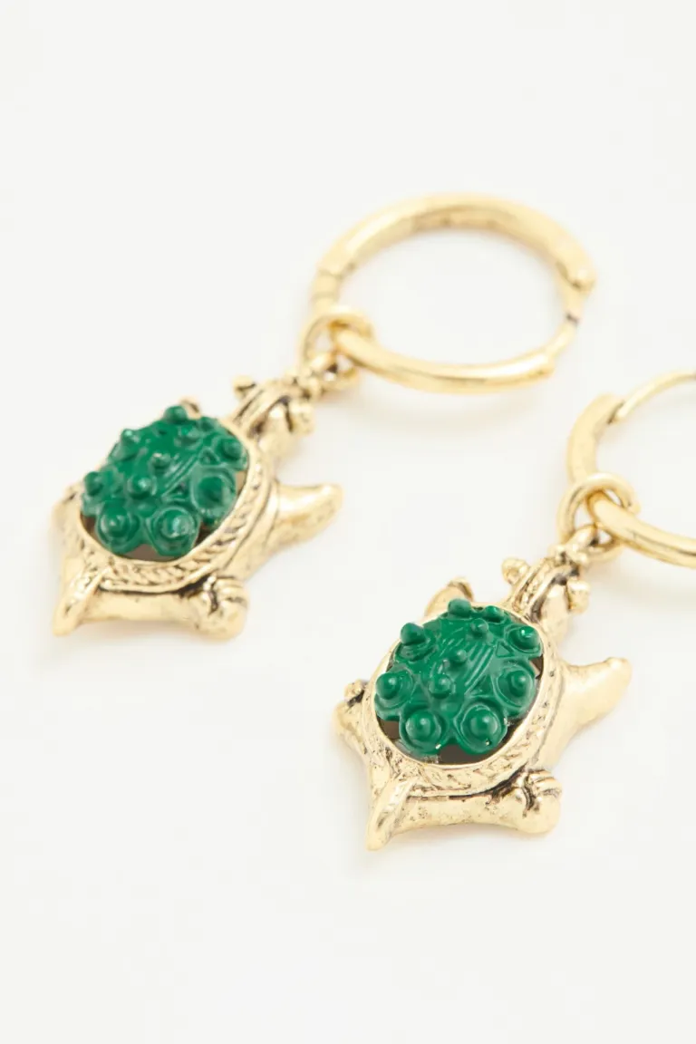Aros colgantes con diseño de tortuga y detalles decorativos de Rapsodia en Bijouterie para argentina