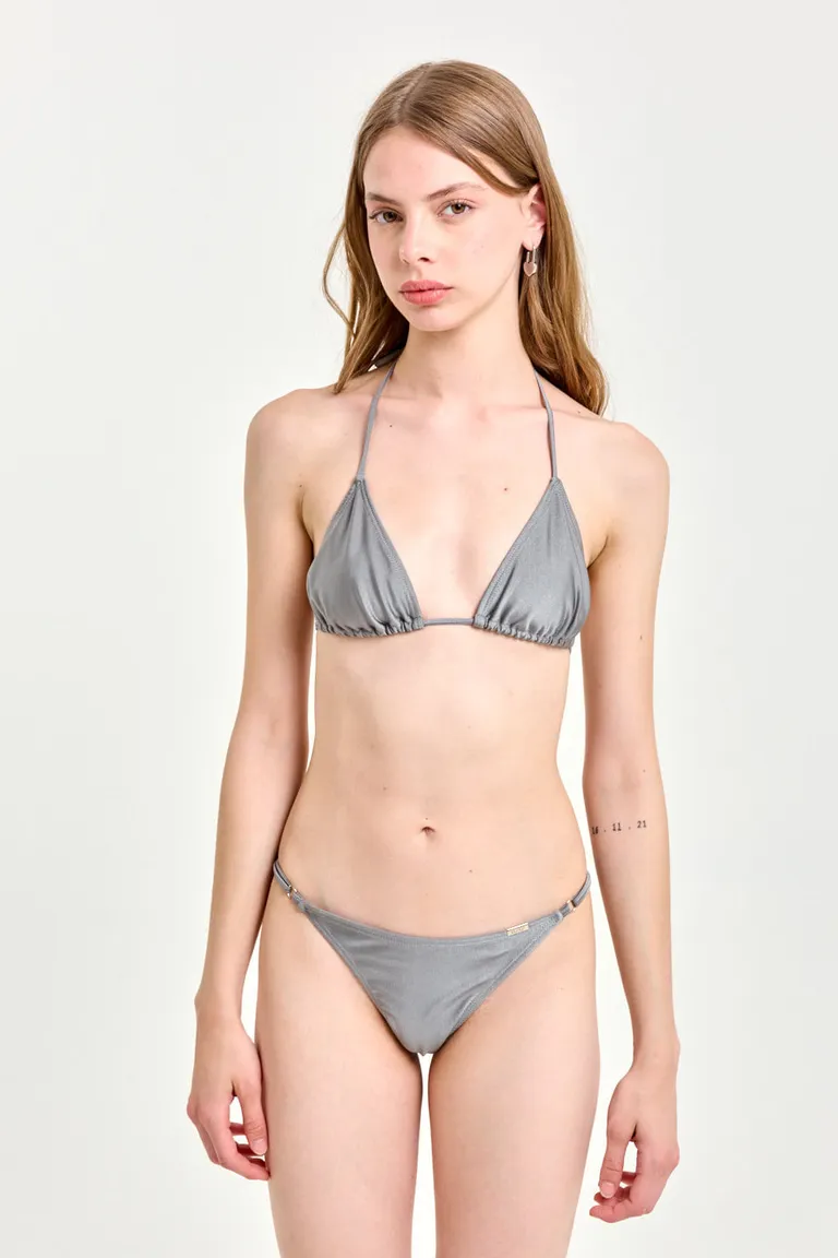 Bikini de dos piezas en tricot brillante con top triangular y bombacha ajustable de 47 Street en Swimwear y Beachwear para argentina