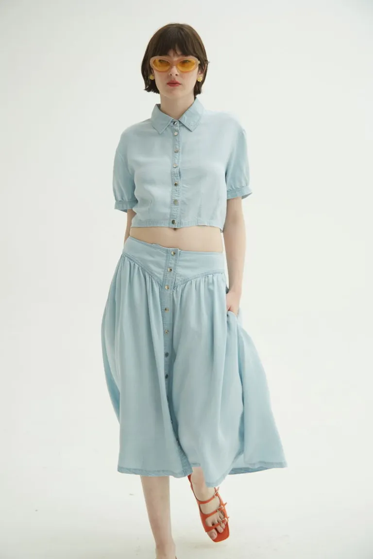 Camisa de lyocell azul con cuello camisero y mangas cortas voluminosas para un look casual y elegante de Las Pepas en Camisas para argentina