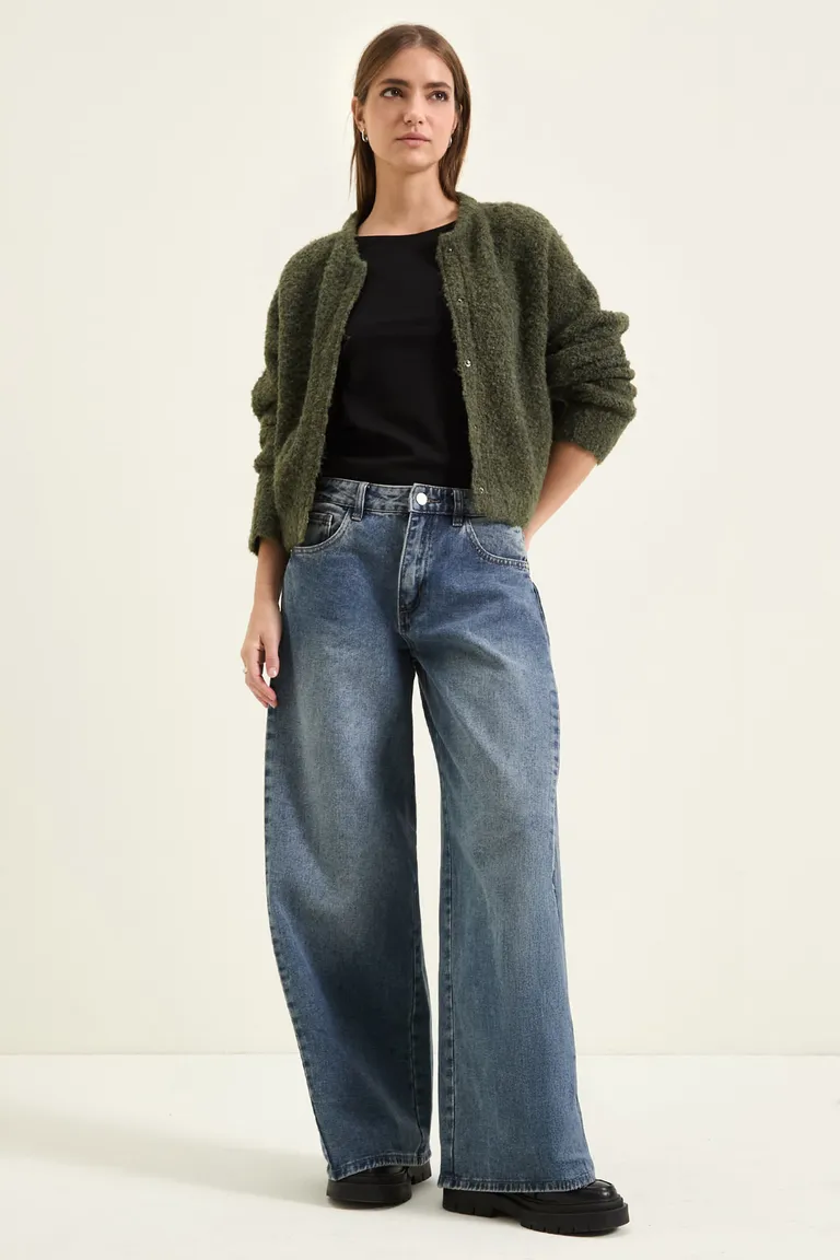 Pantalón wide leg de tiro medio con pinzas laterales y corte amplio de Cuesta Blanca en Pantalones para argentina