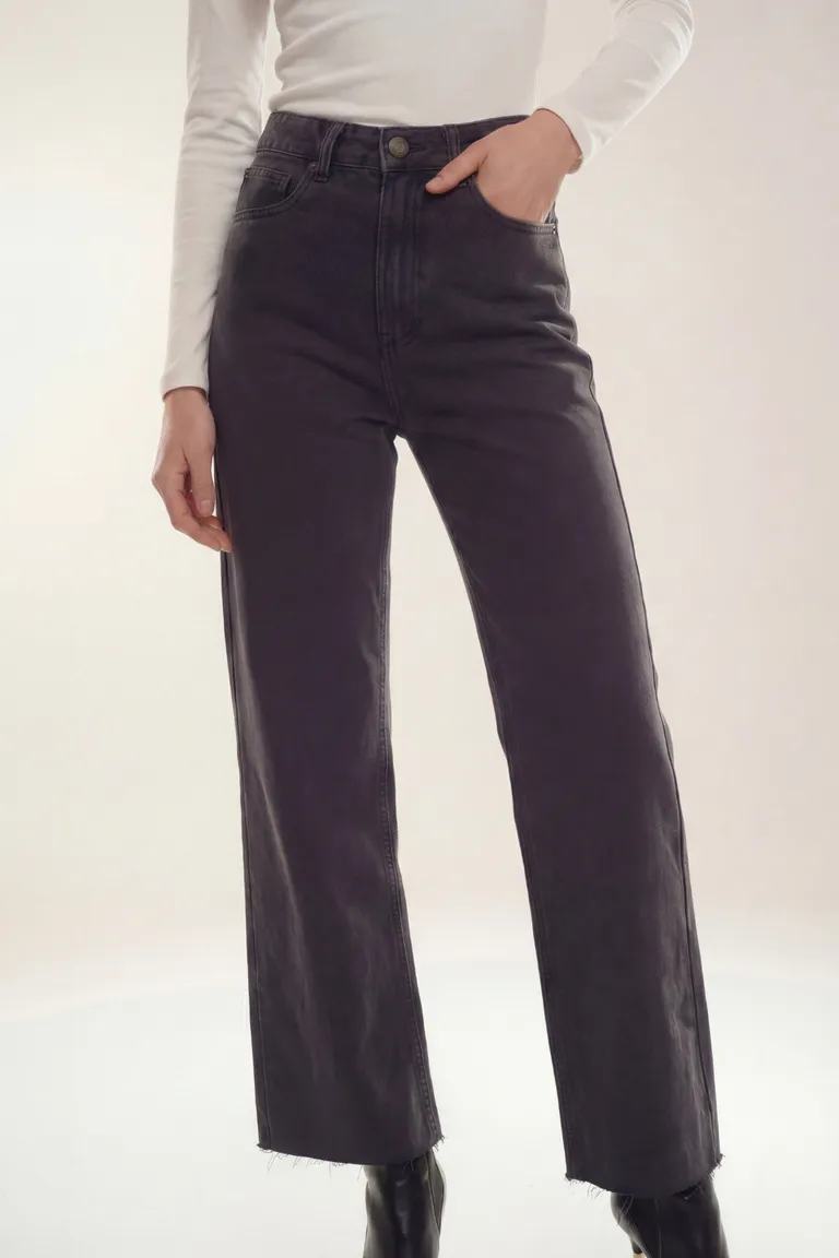 Pantalón de corte wide leg con tiro medio y bolsillos laterales de estructura clásica de Akiabara en Pantalones para argentina