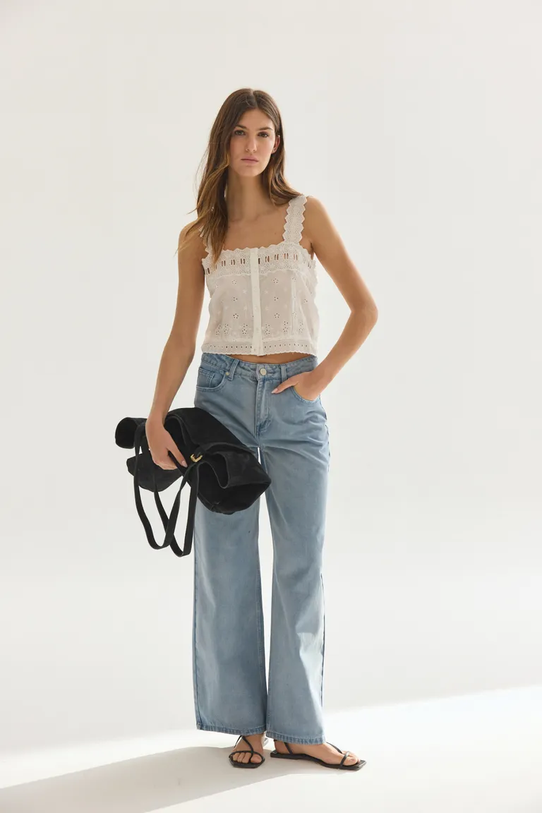 Blusa de Algodón Blanca con Detalles Delicados para Mujer de Akiabara en Blusas para argentina